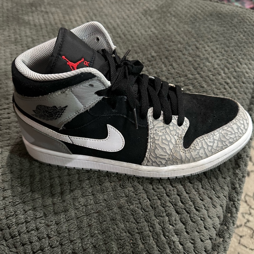 2022 Air Jordan 1 Mid SE 'Elephant Toe SLIGHTLY USED